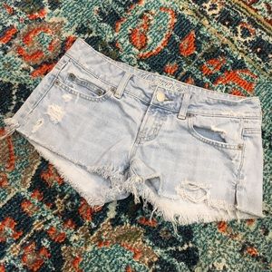 Lightwash denim shorts